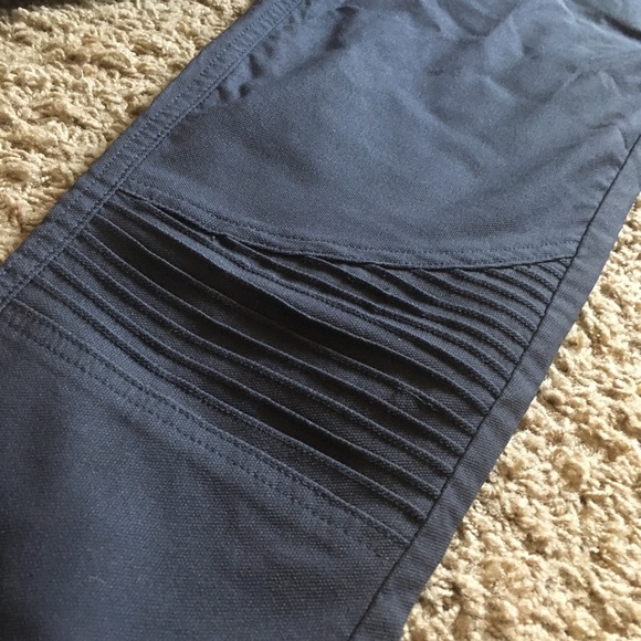 Stylish gray activewear prAna pants - Picture 5 of 7